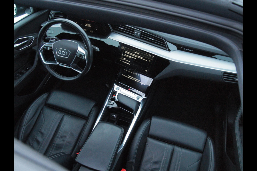 Audi e-tron 55 quattro S edition 95 kWh | SOH 93% | S-Line | Panoramadak | Bang & Olufsen | Camera | Trekhaak | Apple Carplay |