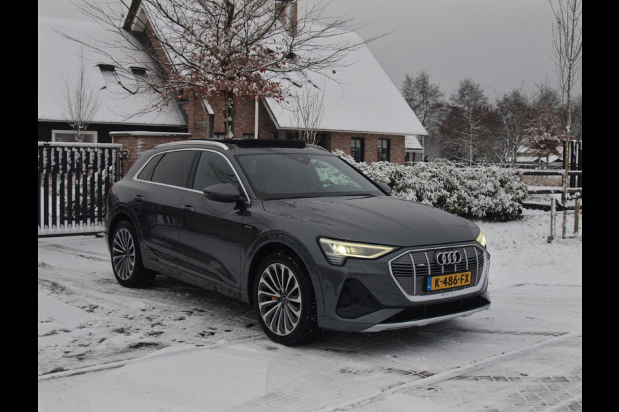 Audi e-tron 55 quattro S edition 95 kWh | SOH 93% | S-Line | Panoramadak | Bang & Olufsen | Camera | Trekhaak | Apple Carplay |