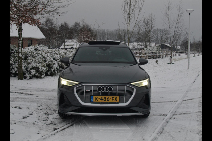 Audi e-tron 55 quattro S edition 95 kWh | SOH 93% | S-Line | Panoramadak | Bang & Olufsen | Camera | Trekhaak | Apple Carplay |