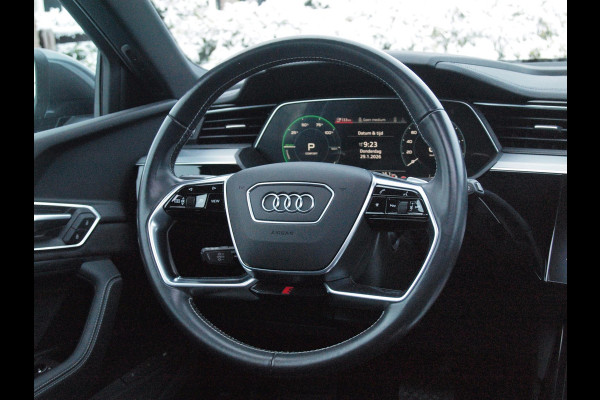 Audi e-tron 55 quattro S edition 95 kWh | SOH 93% | S-Line | Panoramadak | Bang & Olufsen | Camera | Trekhaak | Apple Carplay |