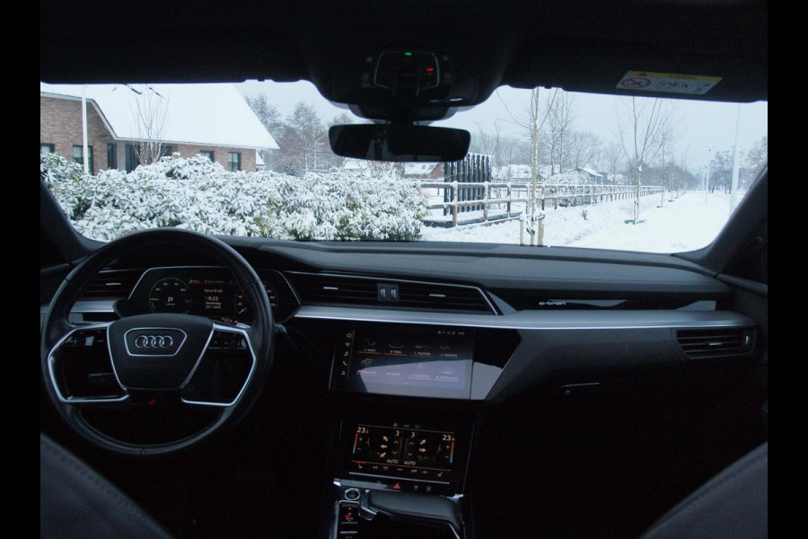 Audi e-tron 55 quattro S edition 95 kWh | SOH 93% | S-Line | Panoramadak | Bang & Olufsen | Camera | Trekhaak | Apple Carplay |
