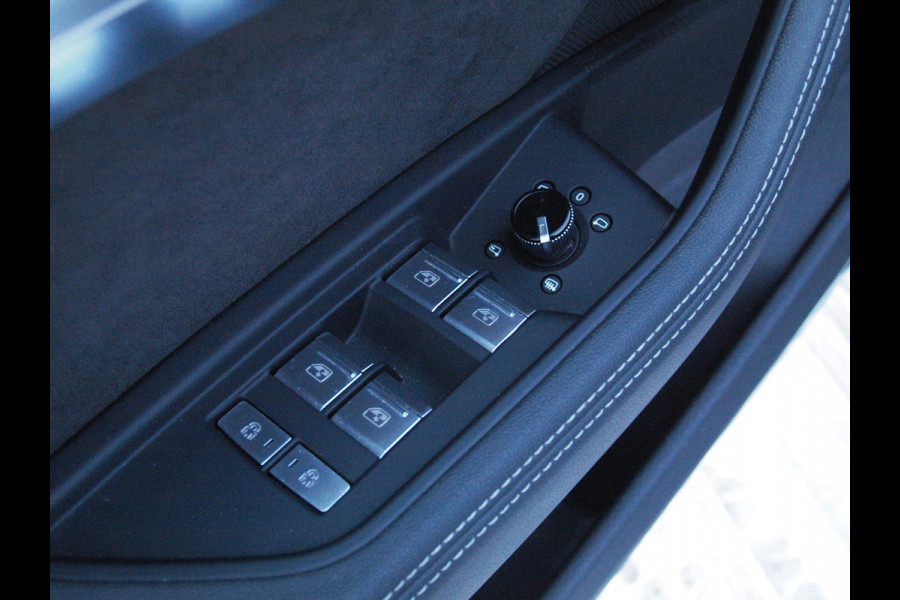 Audi e-tron 55 quattro S edition 95 kWh | SOH 93% | S-Line | Panoramadak | Bang & Olufsen | Camera | Trekhaak | Apple Carplay |