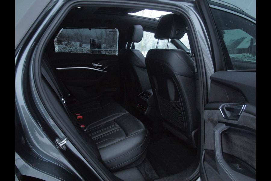 Audi e-tron 55 quattro S edition 95 kWh | SOH 93% | S-Line | Panoramadak | Bang & Olufsen | Camera | Trekhaak | Apple Carplay |