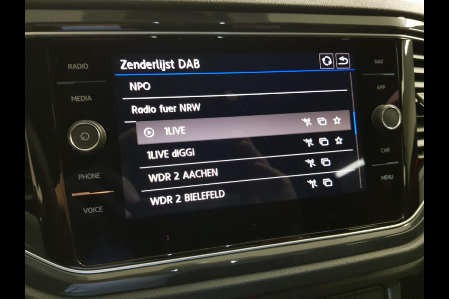 Volkswagen T-Roc 1.5 TSI 150pk DSG R-Line Sport | Navigatie | Virtual Cockpit | Climate Control | DAB | Electrische Achterklep | 18"LMV | Stoelverwarming