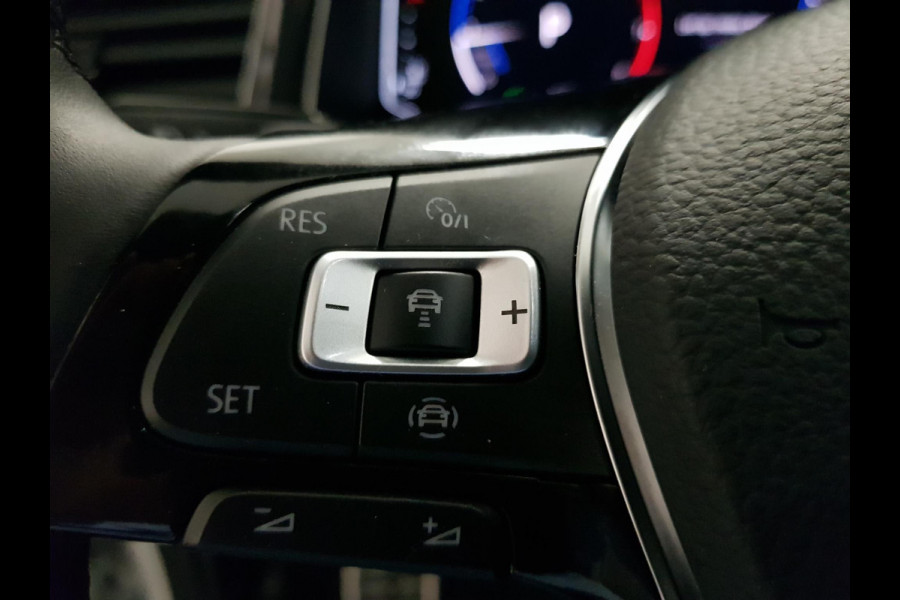 Volkswagen T-Roc 1.5 TSI 150pk DSG R-Line Sport | Navigatie | Virtual Cockpit | Climate Control | DAB | Electrische Achterklep | 18"LMV | Stoelverwarming