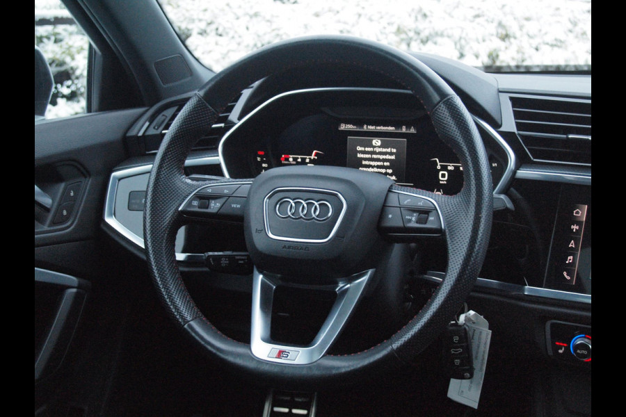 Audi Q3 Sportback 35 TFSI S Edition | 2x S-Line | Panoramadak | NL-Auto | Apple Carplay | Parkeersensoren |