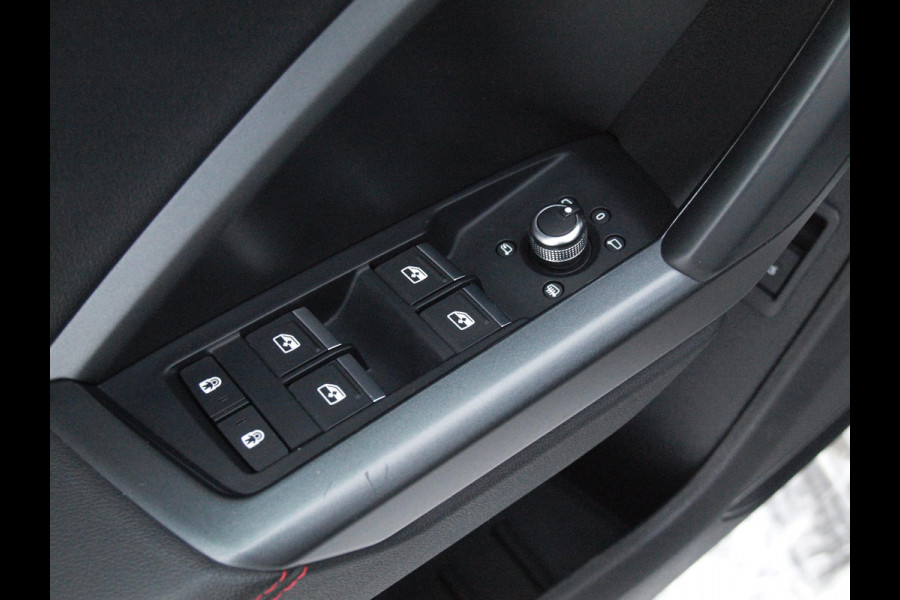 Audi Q3 Sportback 35 TFSI S Edition | 2x S-Line | Panoramadak | NL-Auto | Apple Carplay | Parkeersensoren |