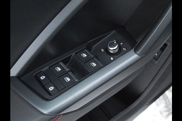 Audi Q3 Sportback 35 TFSI S Edition | 2x S-Line | Panoramadak | NL-Auto | Apple Carplay | Parkeersensoren |
