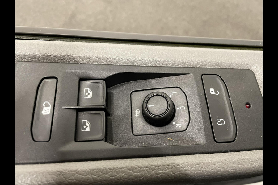 Volkswagen Transporter 2.0 TDI L1H1 Comfortline 150 PK DSG Airco Cruise Control Stoelverwarming Trekhaak 2X Schuifdeur Achterklep