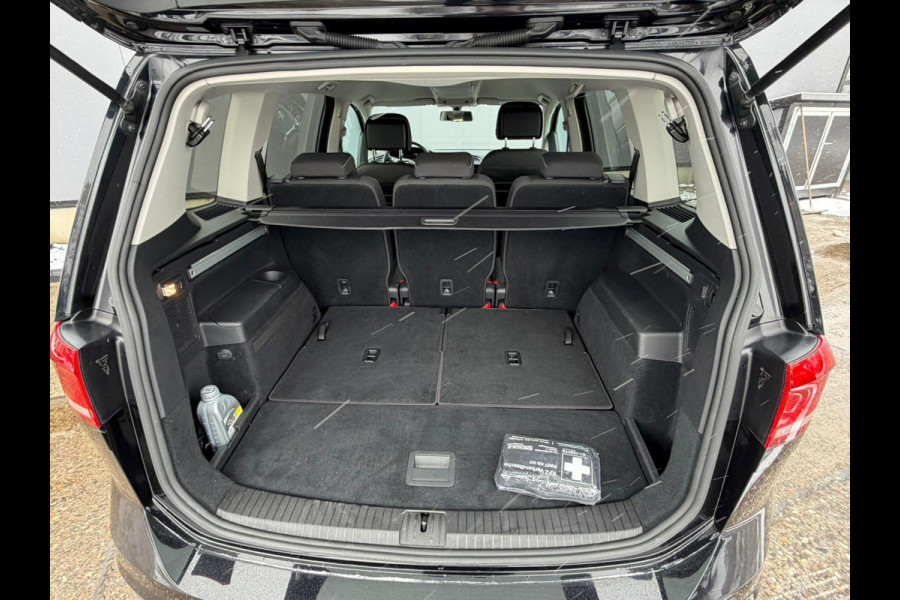Volkswagen Touran 1.5 TSI Comfortline Business 7p NAVI - ACC - STOELVERW.