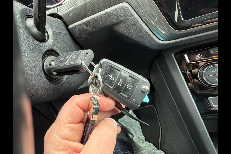 Volkswagen Touran 1.5 TSI Comfortline Business 7p NAVI - ACC - STOELVERW.