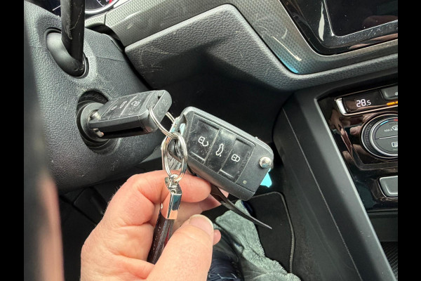 Volkswagen Touran 1.5 TSI Comfortline Business 7p NAVI - ACC - STOELVERW.