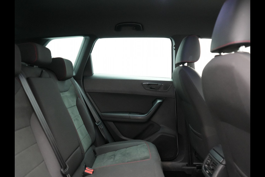 Seat Ateca 1.5 TSI FR DSG 150pk Dealer O.H. | Trekhaak Af Fabriek | Camera | Beats Audio | 19"L.M | Alcantara Sportstoelen Verwarmd | Sfeerverlichting | Apple Carplay | Keyless | Navigatie | DAB | Cruise Control |