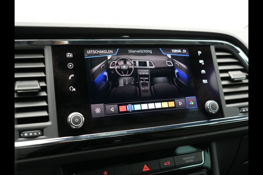 Seat Ateca 1.5 TSI FR DSG 150pk Dealer O.H. | Trekhaak Af Fabriek | Camera | Beats Audio | 19"L.M | Alcantara Sportstoelen Verwarmd | Sfeerverlichting | Apple Carplay | Keyless | Navigatie | DAB | Cruise Control |