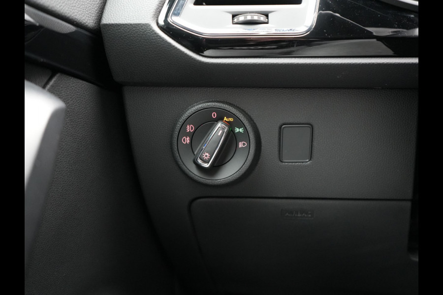 Seat Ateca 1.5 TSI FR DSG 150pk Dealer O.H. | Trekhaak Af Fabriek | Camera | Beats Audio | 19"L.M | Alcantara Sportstoelen Verwarmd | Sfeerverlichting | Apple Carplay | Keyless | Navigatie | DAB | Cruise Control |