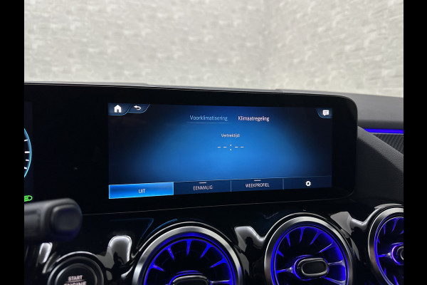 Mercedes-Benz GLA 250 e AMG Line | ACC | 360 Camera | Keyless-Go | Multi-Beam LED | Sfeerverlichting | Widescreen Cockpit | Carbon | Dodehoek | Lane Assist | Getint Glas | Stoelverwarming | 19'' | Autom. Achterklep |
