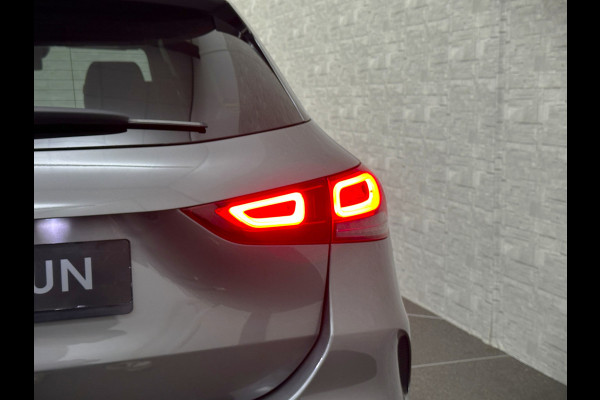 Mercedes-Benz GLA 250 e AMG Line | ACC | 360 Camera | Keyless-Go | Multi-Beam LED | Sfeerverlichting | Widescreen Cockpit | Carbon | Dodehoek | Lane Assist | Getint Glas | Stoelverwarming | 19'' | Autom. Achterklep |