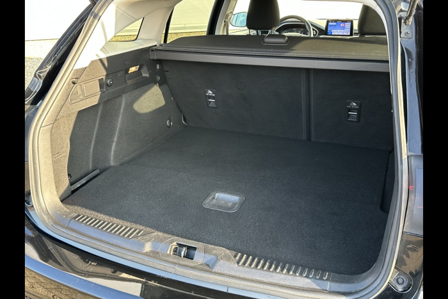 Ford FOCUS Wagon 1.5 EcoB. Tit. Bns WINTERPACK! TREKHAAK! ALL-SEASON! KEYLESS!