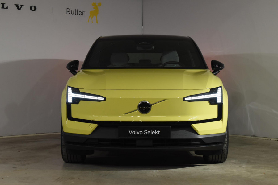 Volvo EX30 272PK Single Motor Extended Range Ultra 69 kWh / 360 Camera / Panoramadak / Voorstoelen en stuurwiel verwarmd / Adaptive cruise / Harman Kardon / Elektrisch verstelbare stoelen / Privacy glass / Elektrische achterklep / Wool Blend bekleding