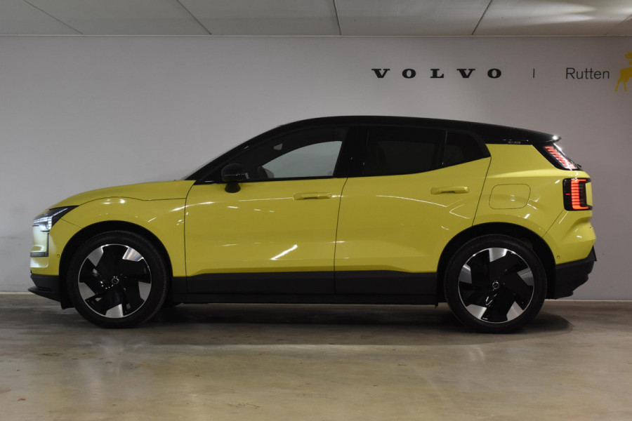 Volvo EX30 272PK Single Motor Extended Range Ultra 69 kWh / 360 Camera / Panoramadak / Voorstoelen en stuurwiel verwarmd / Adaptive cruise / Harman Kardon / Elektrisch verstelbare stoelen / Privacy glass / Elektrische achterklep / Wool Blend bekleding