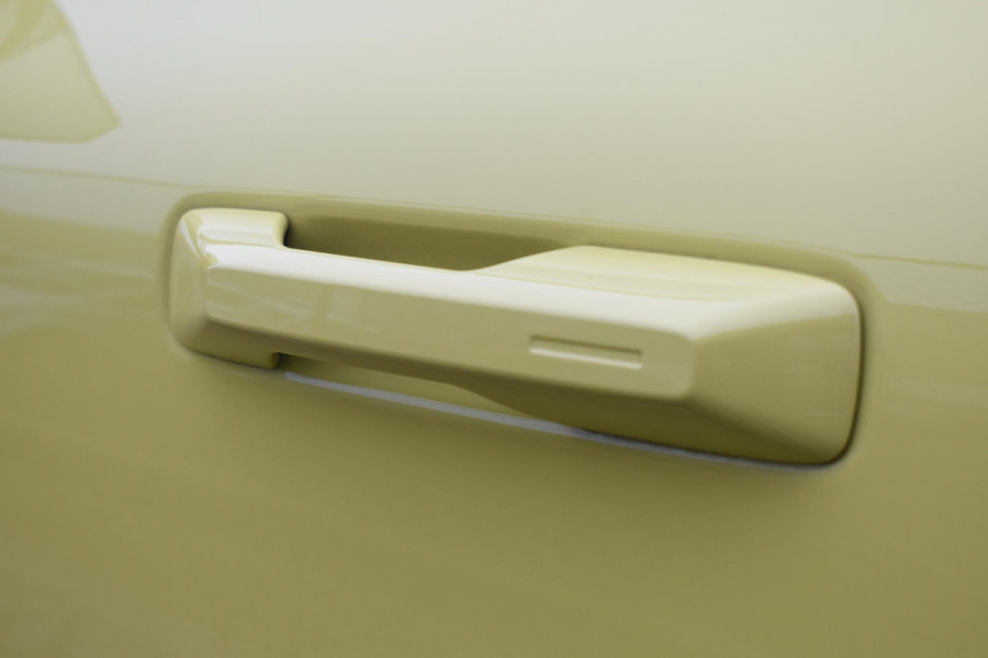 Volvo EX30 272PK Single Motor Extended Range Ultra 69 kWh / 360 Camera / Panoramadak / Voorstoelen en stuurwiel verwarmd / Adaptive cruise / Harman Kardon / Elektrisch verstelbare stoelen / Privacy glass / Elektrische achterklep / Wool Blend bekleding