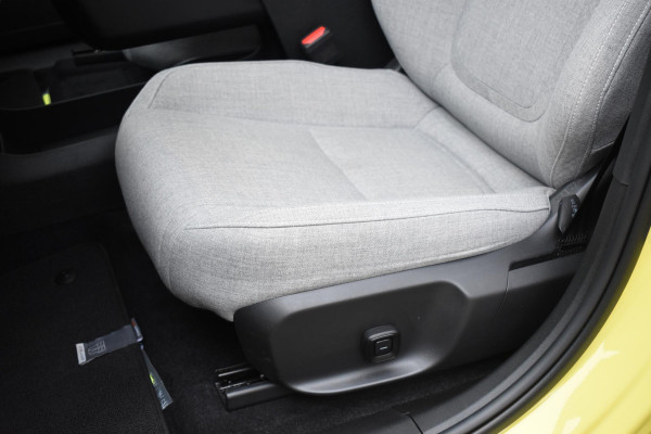 Volvo EX30 272PK Single Motor Extended Range Ultra 69 kWh / 360 Camera / Panoramadak / Voorstoelen en stuurwiel verwarmd / Adaptive cruise / Harman Kardon / Elektrisch verstelbare stoelen / Privacy glass / Elektrische achterklep / Wool Blend bekleding