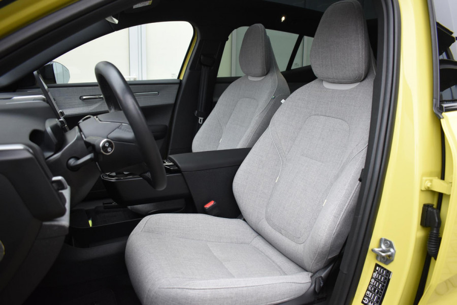 Volvo EX30 272PK Single Motor Extended Range Ultra 69 kWh / 360 Camera / Panoramadak / Voorstoelen en stuurwiel verwarmd / Adaptive cruise / Harman Kardon / Elektrisch verstelbare stoelen / Privacy glass / Elektrische achterklep / Wool Blend bekleding