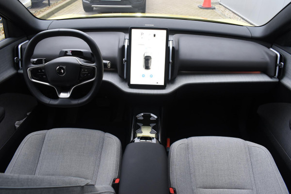 Volvo EX30 272PK Single Motor Extended Range Ultra 69 kWh / 360 Camera / Panoramadak / Voorstoelen en stuurwiel verwarmd / Adaptive cruise / Harman Kardon / Elektrisch verstelbare stoelen / Privacy glass / Elektrische achterklep / Wool Blend bekleding