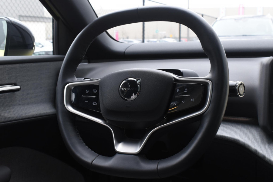Volvo EX30 272PK Single Motor Extended Range Ultra 69 kWh / 360 Camera / Panoramadak / Voorstoelen en stuurwiel verwarmd / Adaptive cruise / Harman Kardon / Elektrisch verstelbare stoelen / Privacy glass / Elektrische achterklep / Wool Blend bekleding