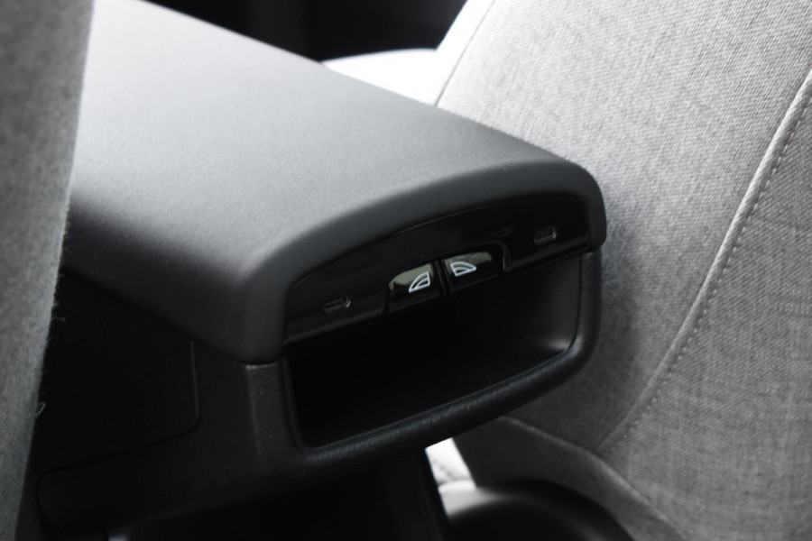 Volvo EX30 272PK Single Motor Extended Range Ultra 69 kWh / 360 Camera / Panoramadak / Voorstoelen en stuurwiel verwarmd / Adaptive cruise / Harman Kardon / Elektrisch verstelbare stoelen / Privacy glass / Elektrische achterklep / Wool Blend bekleding