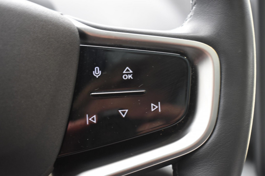 Volvo EX30 272PK Single Motor Extended Range Ultra 69 kWh / 360 Camera / Panoramadak / Voorstoelen en stuurwiel verwarmd / Adaptive cruise / Harman Kardon / Elektrisch verstelbare stoelen / Privacy glass / Elektrische achterklep / Wool Blend bekleding
