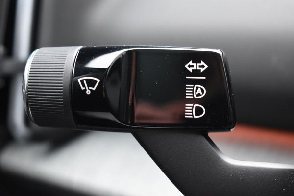 Volvo EX30 272PK Single Motor Extended Range Ultra 69 kWh / 360 Camera / Panoramadak / Voorstoelen en stuurwiel verwarmd / Adaptive cruise / Harman Kardon / Elektrisch verstelbare stoelen / Privacy glass / Elektrische achterklep / Wool Blend bekleding