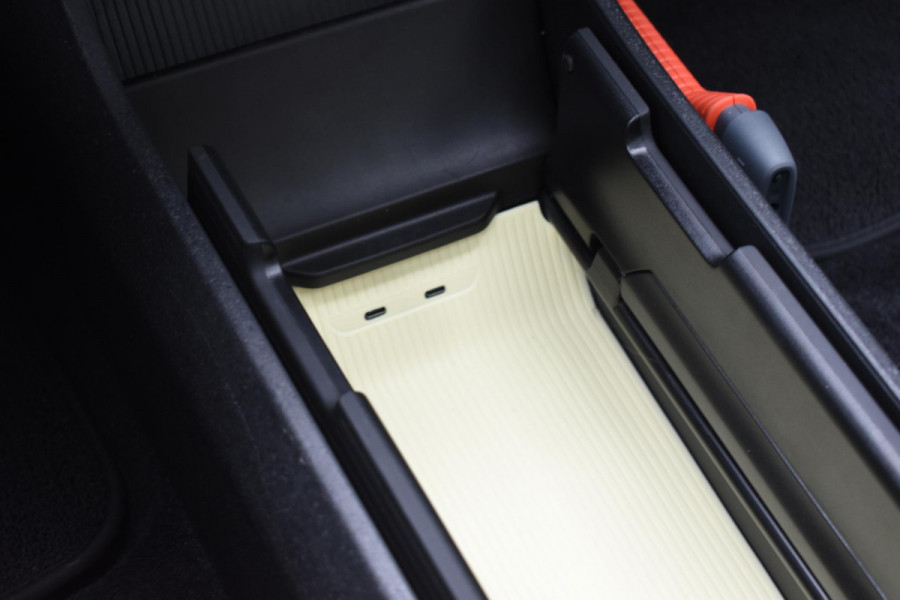 Volvo EX30 272PK Single Motor Extended Range Ultra 69 kWh / 360 Camera / Panoramadak / Voorstoelen en stuurwiel verwarmd / Adaptive cruise / Harman Kardon / Elektrisch verstelbare stoelen / Privacy glass / Elektrische achterklep / Wool Blend bekleding