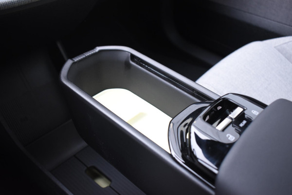 Volvo EX30 272PK Single Motor Extended Range Ultra 69 kWh / 360 Camera / Panoramadak / Voorstoelen en stuurwiel verwarmd / Adaptive cruise / Harman Kardon / Elektrisch verstelbare stoelen / Privacy glass / Elektrische achterklep / Wool Blend bekleding