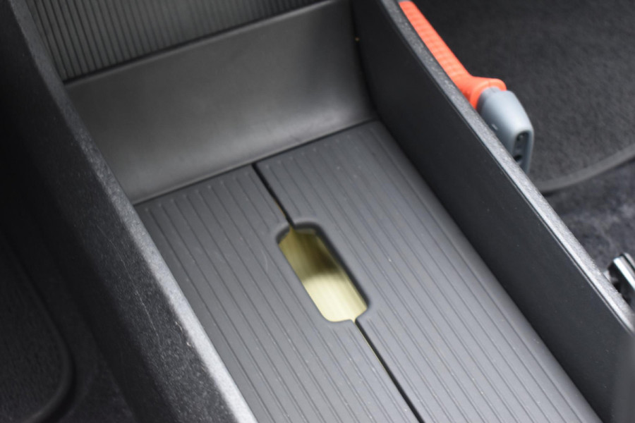 Volvo EX30 272PK Single Motor Extended Range Ultra 69 kWh / 360 Camera / Panoramadak / Voorstoelen en stuurwiel verwarmd / Adaptive cruise / Harman Kardon / Elektrisch verstelbare stoelen / Privacy glass / Elektrische achterklep / Wool Blend bekleding