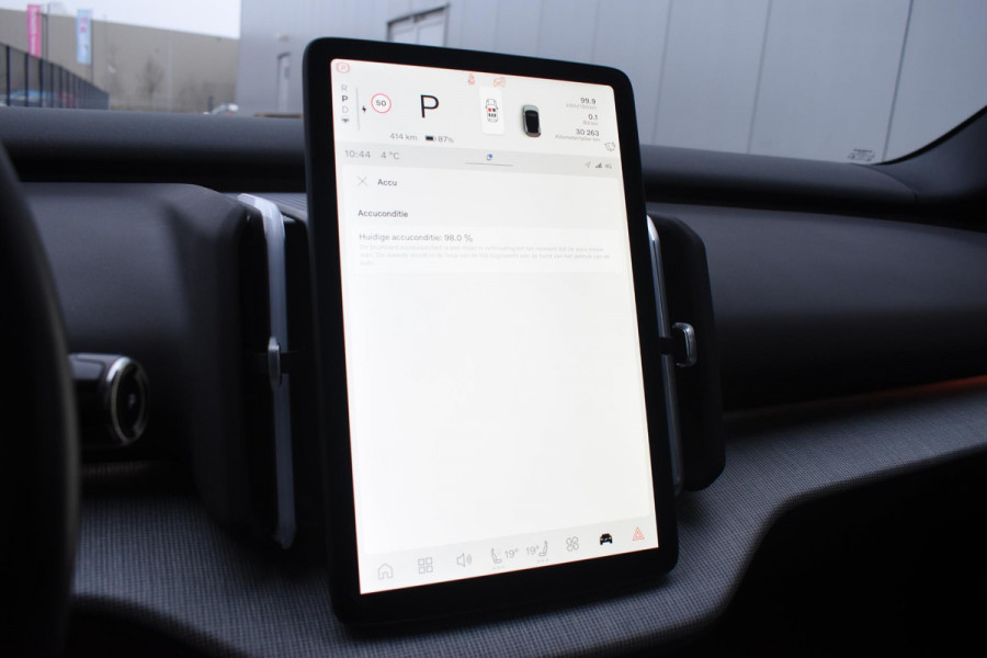 Volvo EX30 272PK Single Motor Extended Range Ultra 69 kWh / 360 Camera / Panoramadak / Voorstoelen en stuurwiel verwarmd / Adaptive cruise / Harman Kardon / Elektrisch verstelbare stoelen / Privacy glass / Elektrische achterklep / Wool Blend bekleding
