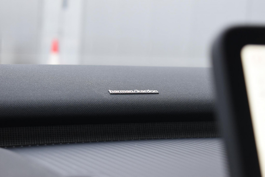 Volvo EX30 272PK Single Motor Extended Range Ultra 69 kWh / 360 Camera / Panoramadak / Voorstoelen en stuurwiel verwarmd / Adaptive cruise / Harman Kardon / Elektrisch verstelbare stoelen / Privacy glass / Elektrische achterklep / Wool Blend bekleding