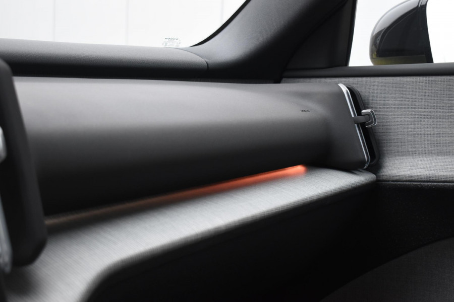Volvo EX30 272PK Single Motor Extended Range Ultra 69 kWh / 360 Camera / Panoramadak / Voorstoelen en stuurwiel verwarmd / Adaptive cruise / Harman Kardon / Elektrisch verstelbare stoelen / Privacy glass / Elektrische achterklep / Wool Blend bekleding