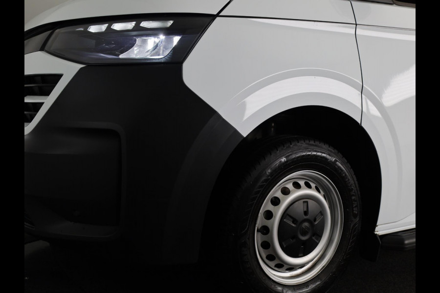 Volkswagen Transporter 2.0 TDI L2H1 30 Life | 110 PK Hand | Styling pakket | Camera | App Connect | Trekhaak |