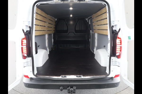 Volkswagen Transporter 2.0 TDI L2H1 30 Life | 110 PK Hand | Styling pakket | Camera | App Connect | Trekhaak |