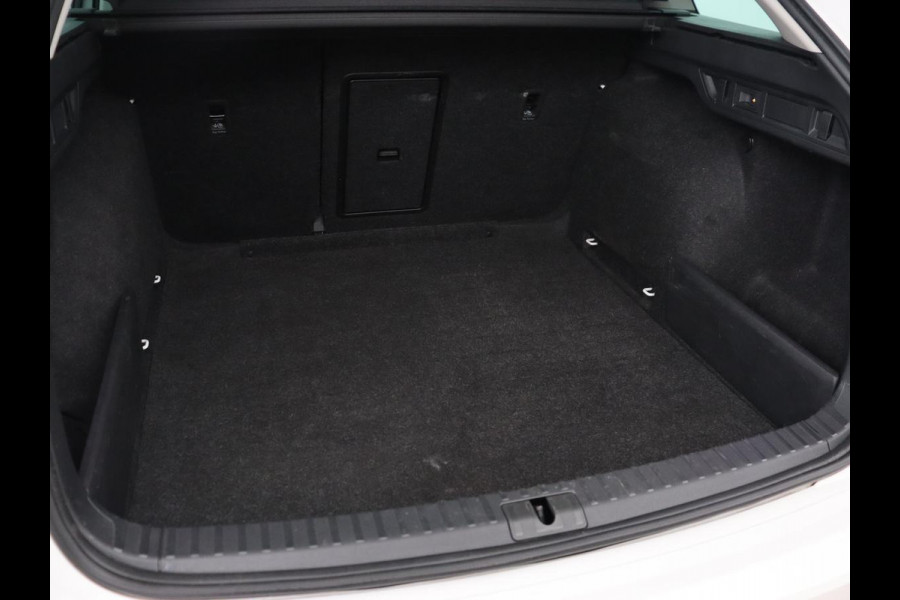 Škoda Octavia 1.5 TSI Business Edition Plus | Stoelverwarming | Trekhaak | Adaptive cruise | Keyless | Full LED | Parkeerhulp | Climate control