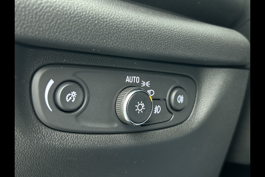 Opel Insignia Sports Tourer 1.5 CDTI 123PK Business Elegance / Leder / Trekhaak / Camera / Stoel-Stuurverwarming / Xenon / Airco-ecc. / Apk 01-2027