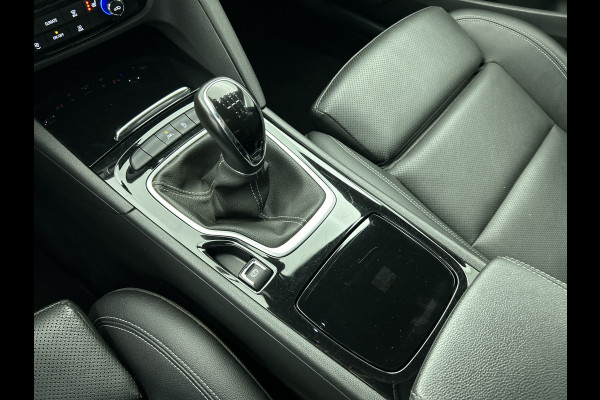 Opel Insignia Sports Tourer 1.5 CDTI 123PK Business Elegance / Leder / Trekhaak / Camera / Stoel-Stuurverwarming / Xenon / Airco-ecc. / Apk 01-2027