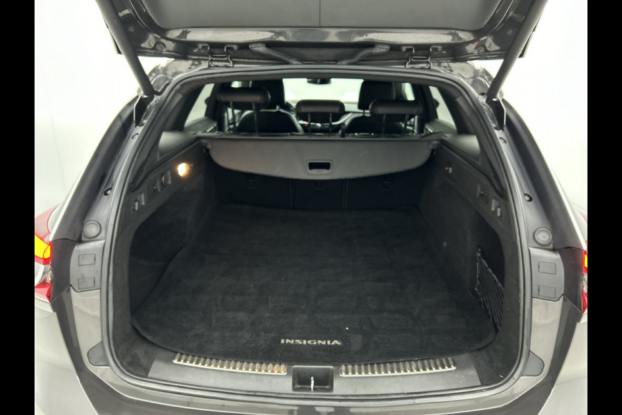 Opel Insignia Sports Tourer 1.5 CDTI 123PK Business Elegance / Leder / Trekhaak / Camera / Stoel-Stuurverwarming / Xenon / Airco-ecc. / Apk 01-2027