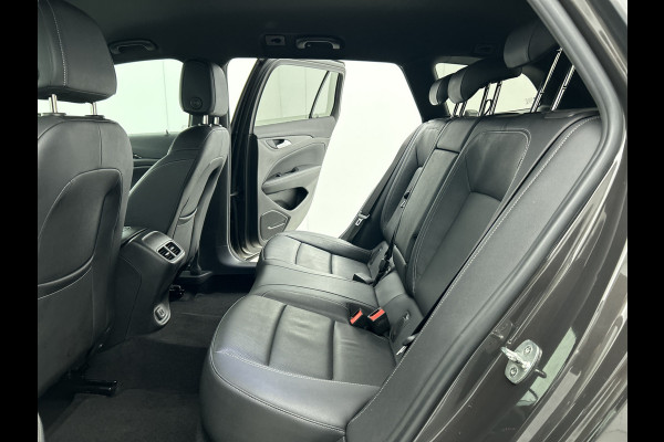 Opel Insignia Sports Tourer 1.5 CDTI 123PK Business Elegance / Leder / Trekhaak / Camera / Stoel-Stuurverwarming / Xenon / Airco-ecc. / Apk 01-2027