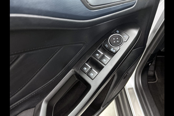 Ford Focus 1.5 Automaat 150PK Active X 5Drs. / Panorama dak / B&O Audio / Pdc.+Camera / Navigatie / Airco-ecc. / Apk 01-2027