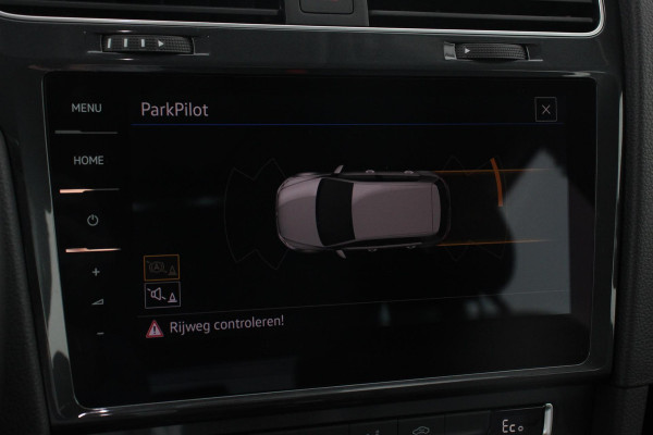 Volkswagen e-Golf Edition | Navigatie | Climate Control | Cruise control adaptief | Parkeer sensoren  | Lichtmetalen Velgen 17" | Parkeer sensoren