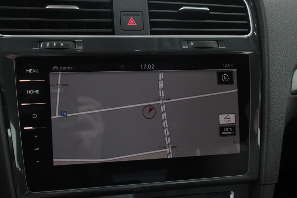Volkswagen e-Golf Edition | Navigatie | Climate Control | Cruise control adaptief | Parkeer sensoren  | Lichtmetalen Velgen 17" | Parkeer sensoren
