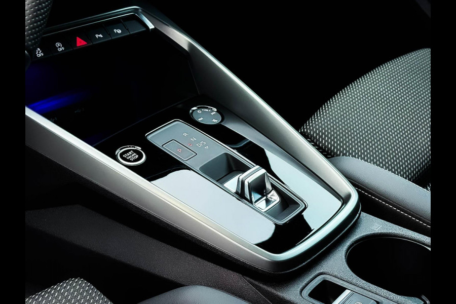 Audi A3 Sportback 35TFSI 150pk S-Tronic Competition S Edition S-Line Black Edtion! Pano|Kuipstoelen|Ambiance|Matrix|Virtual|Camera