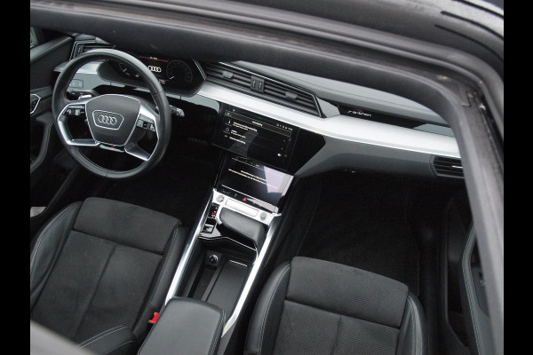Audi e-tron 55 quattro S edition 95 kWh | SOH 95% | S-Line | Panoramadak | Trekhaak | Apple Carplay | Cruise Control | Parkeersensoren |